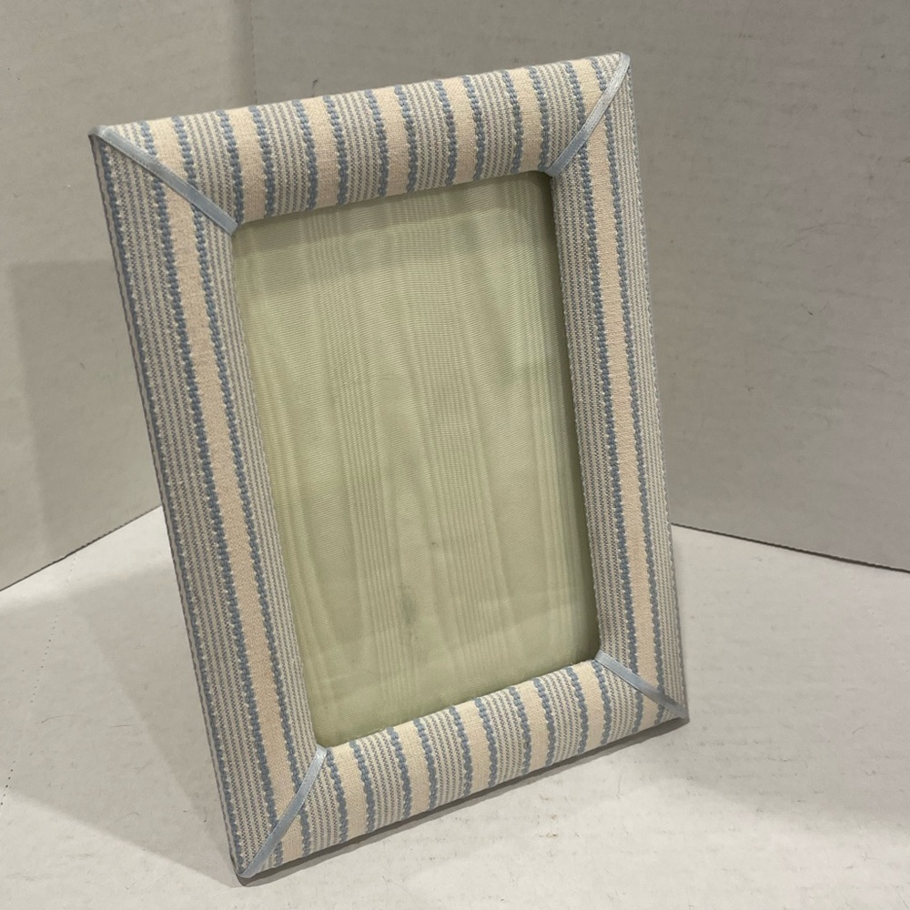 Bureaux Arts 4x6 Blue Stripe Fabric Picture Frame
